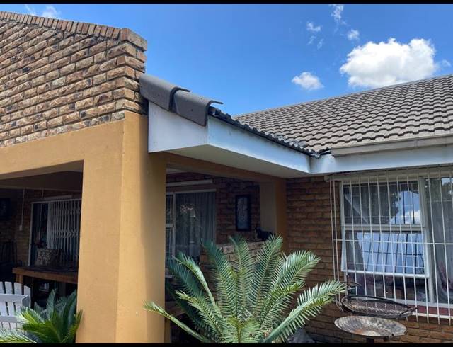 2 BEDROOM TOWNHOUSE FOR SALE IN VANDERBIJLPARK SW 5